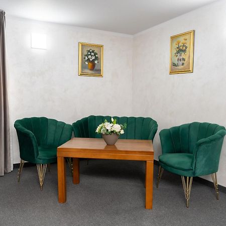 Hotel Casa De Piatra Scheia Buitenkant foto