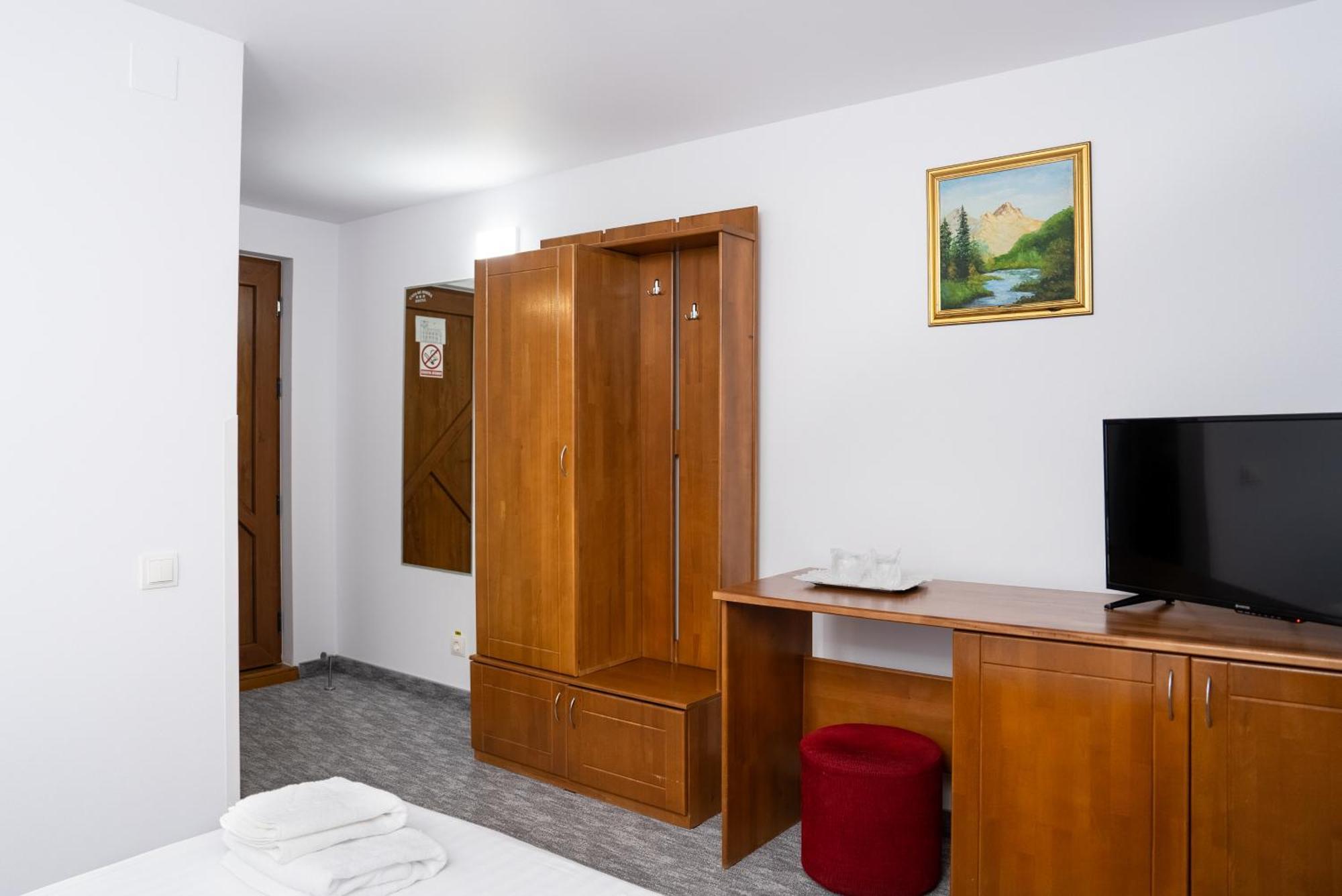 Hotel Casa De Piatra Scheia Buitenkant foto