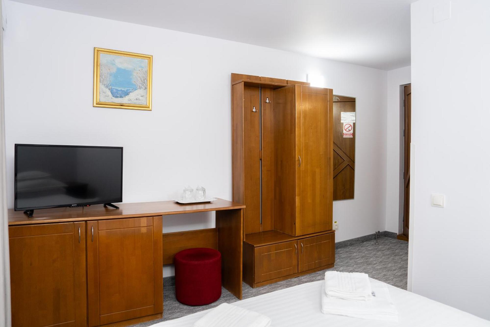 Hotel Casa De Piatra Scheia Buitenkant foto