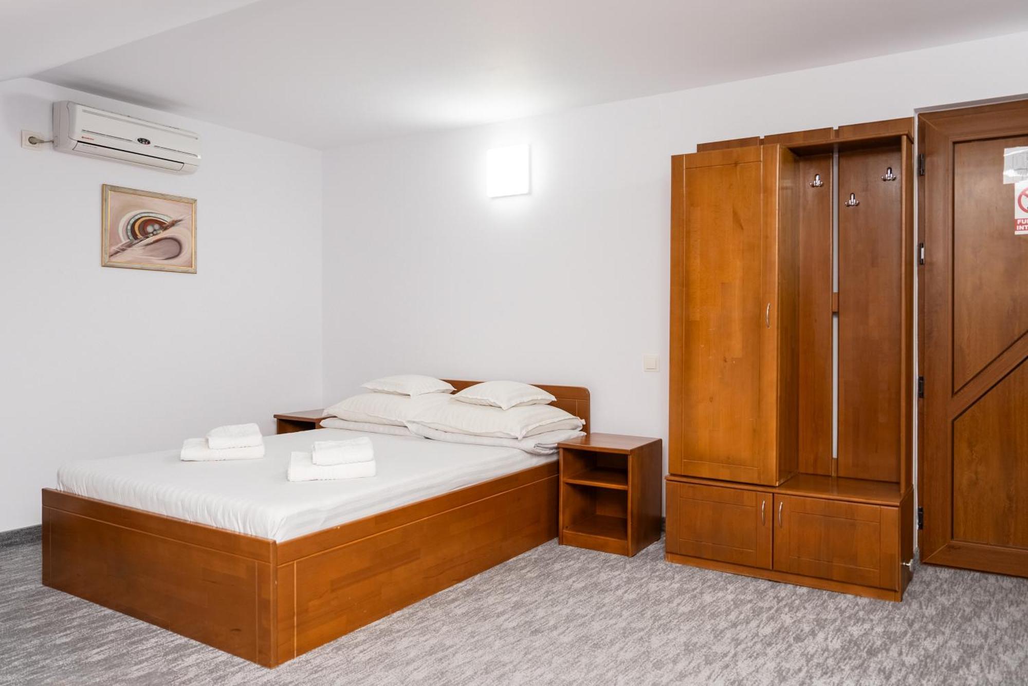 Hotel Casa De Piatra Scheia Buitenkant foto